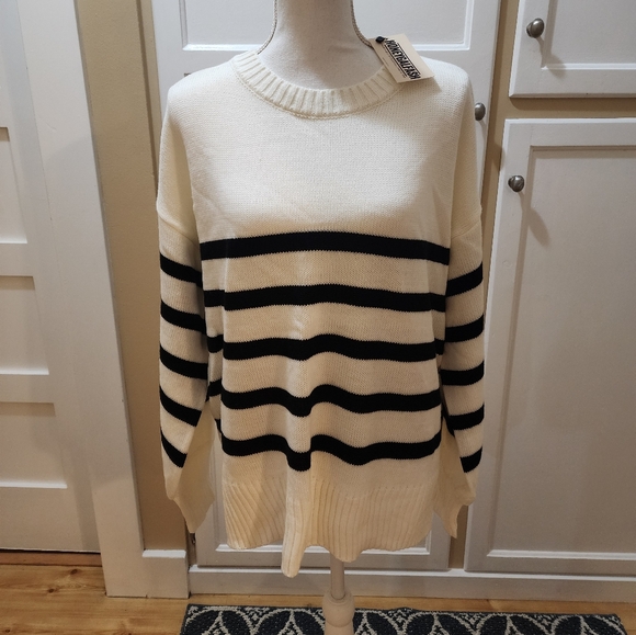 Better Be Women's Stripped Crew Neck Sweater NWT - Picture 5 of 15
